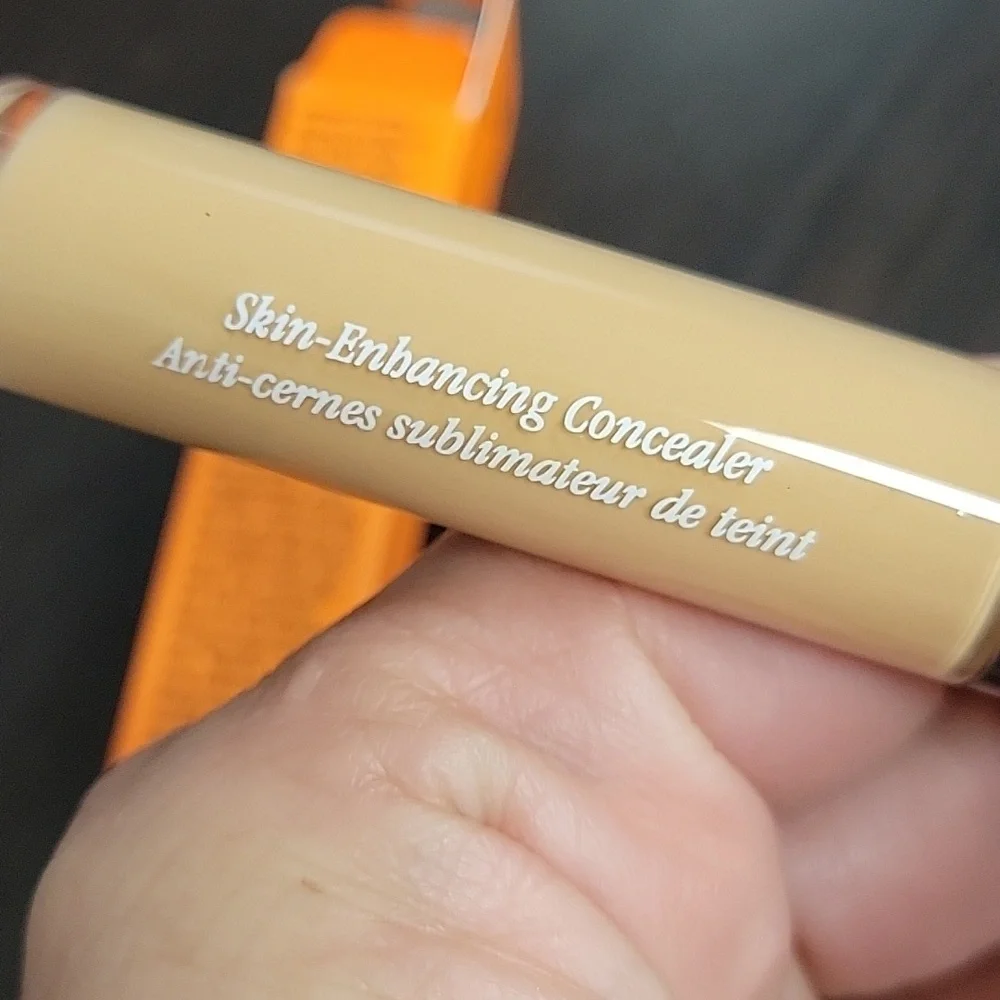 Ami Colé Skin-Enhancing Concealer in the shade Medium 2.5. New In Box
